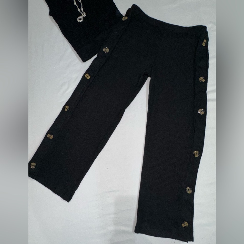 Heart & Hips Black Capris with Button Details